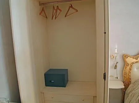 Partenopeo Szálloda *